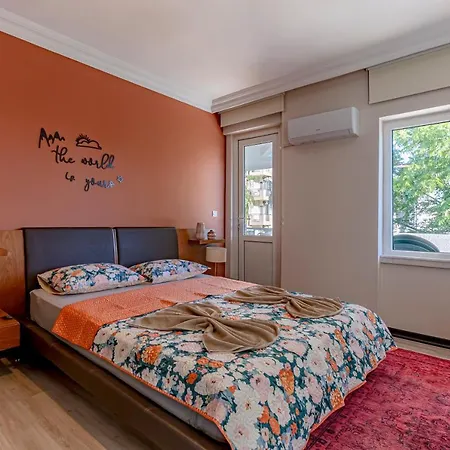 Melissas Lara Apartment